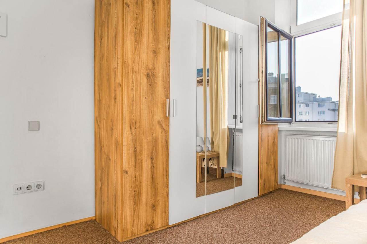 Superb 2br Apt. Very Spacious Near Millenium Tower Apartament