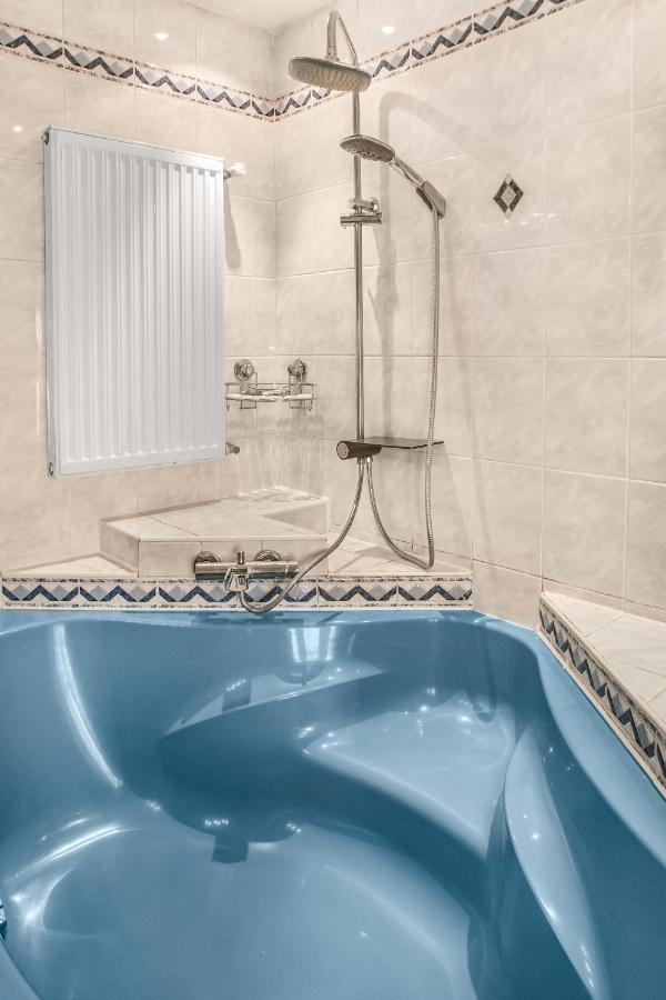 Apartament Superb 2br Apt. Very Spacious Near Millenium Tower